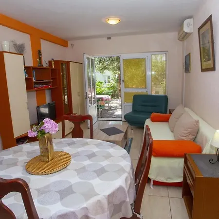 Lejlighed With Parking Space - 20626