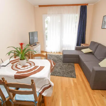 With Parking Space - 20626 Makarska