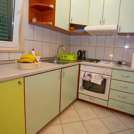 With Parking Space - 20626 Apartament Makarska