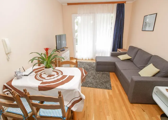 With Parking Space - 20626 מאקרסקה